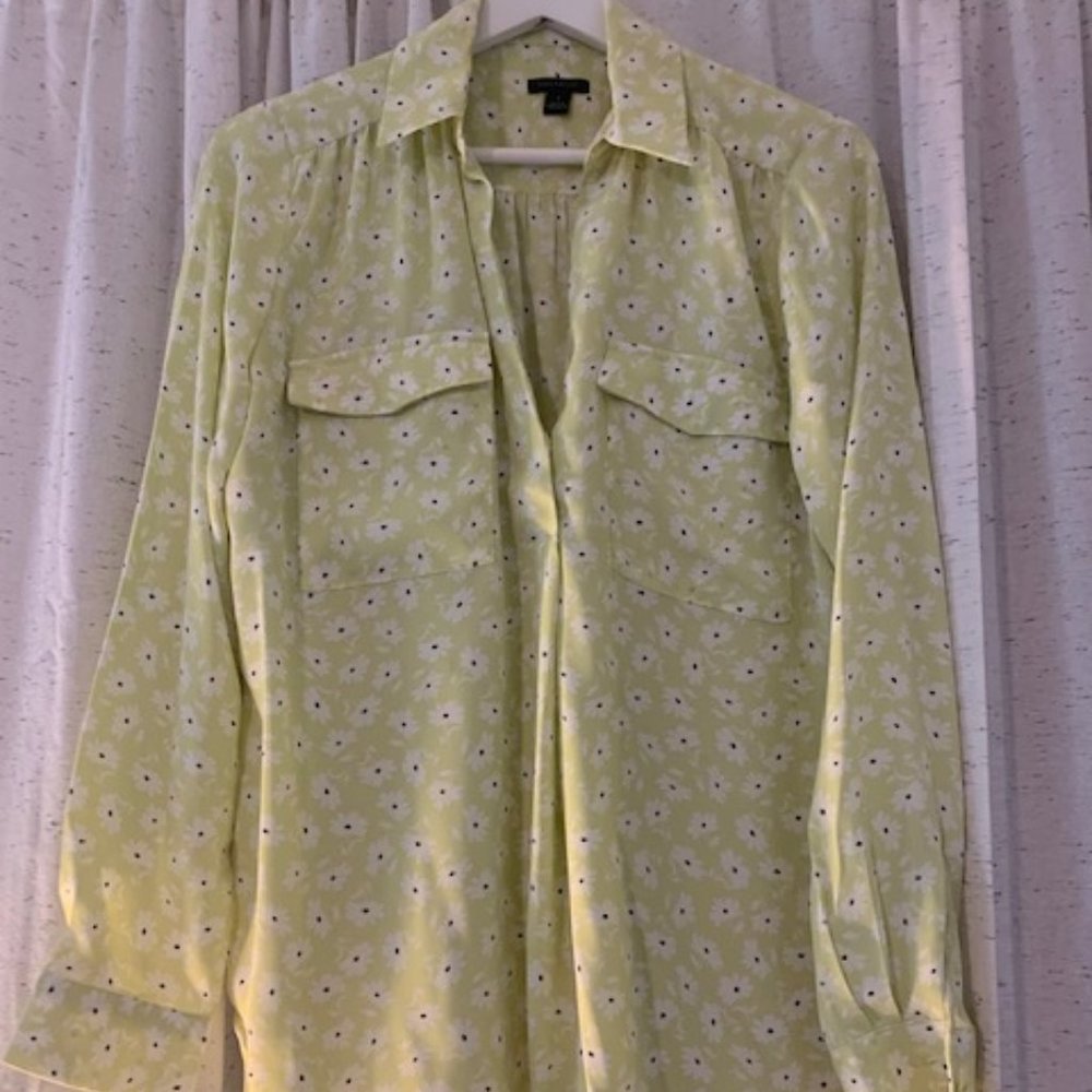 Ann Taylor Floral-Pattern Light Green Camp Shirt Size Small